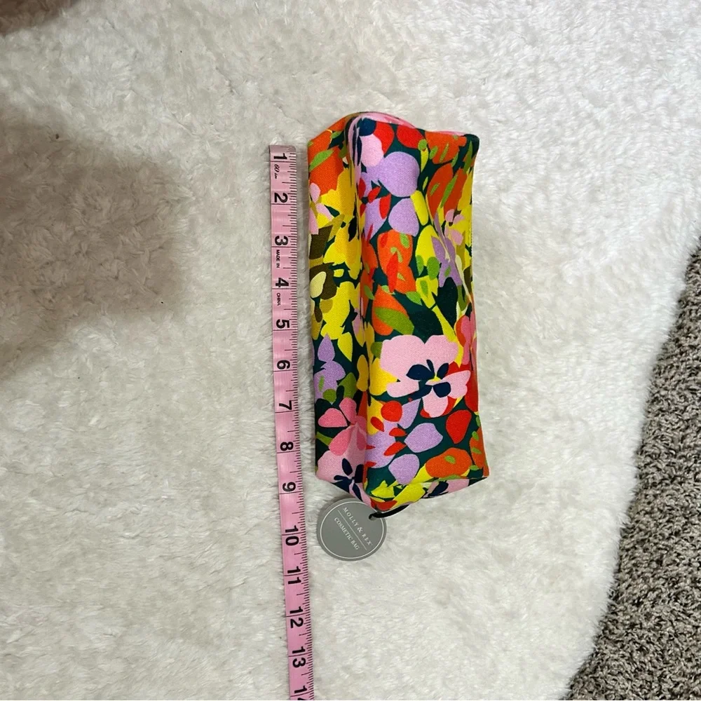 5/$30 🎈 Molly and Rex floral cosmetic bag